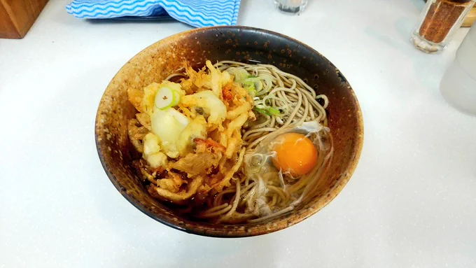 所用で川崎まで来たので夕食は京急で海鮮天玉そば。 