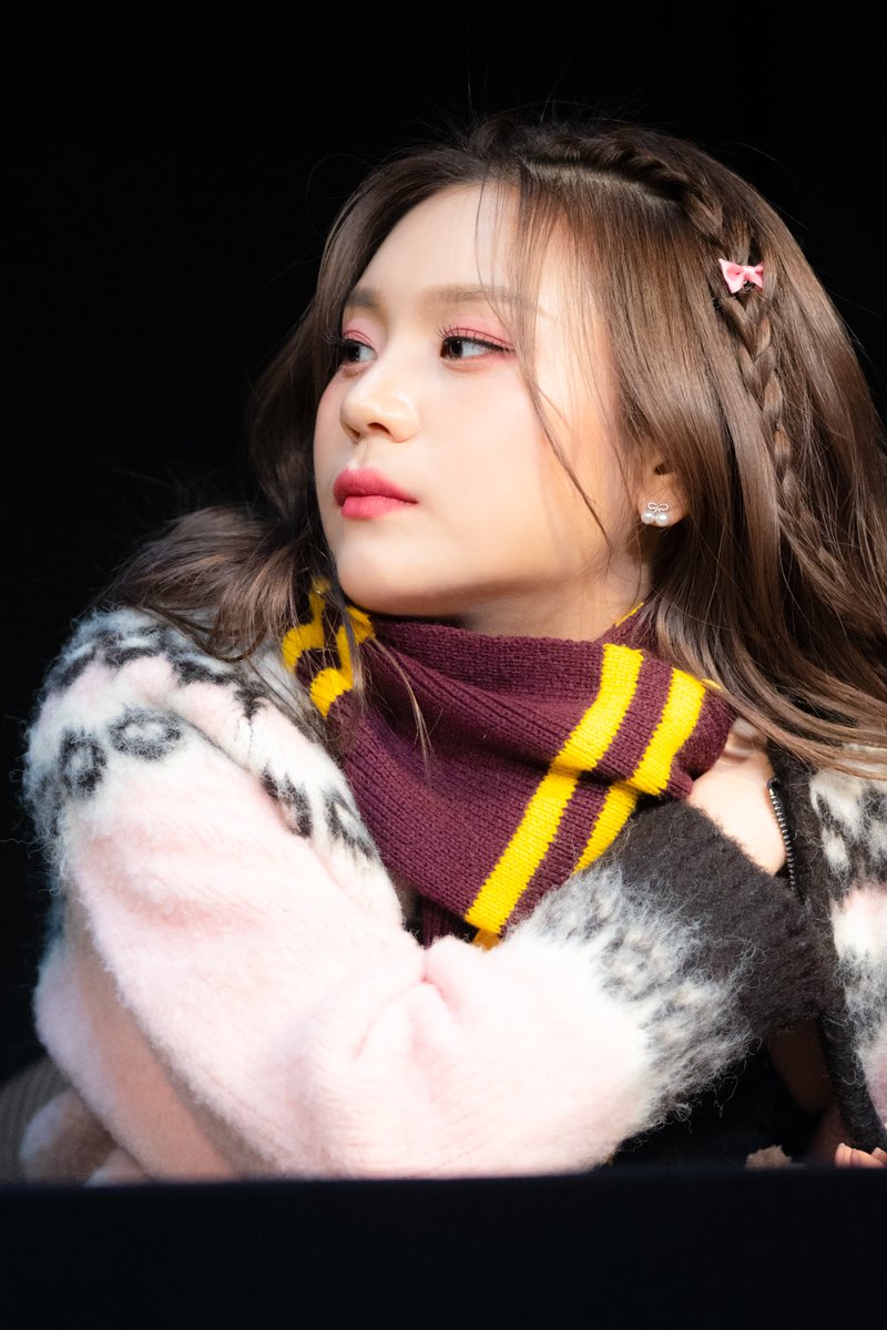 lifeisfunny16's tweet photo. 230211 비비지 팬사인회
#비비지 #VIVIZ 
#엄지 #UMJI https://t.co/DEkcicL2pl