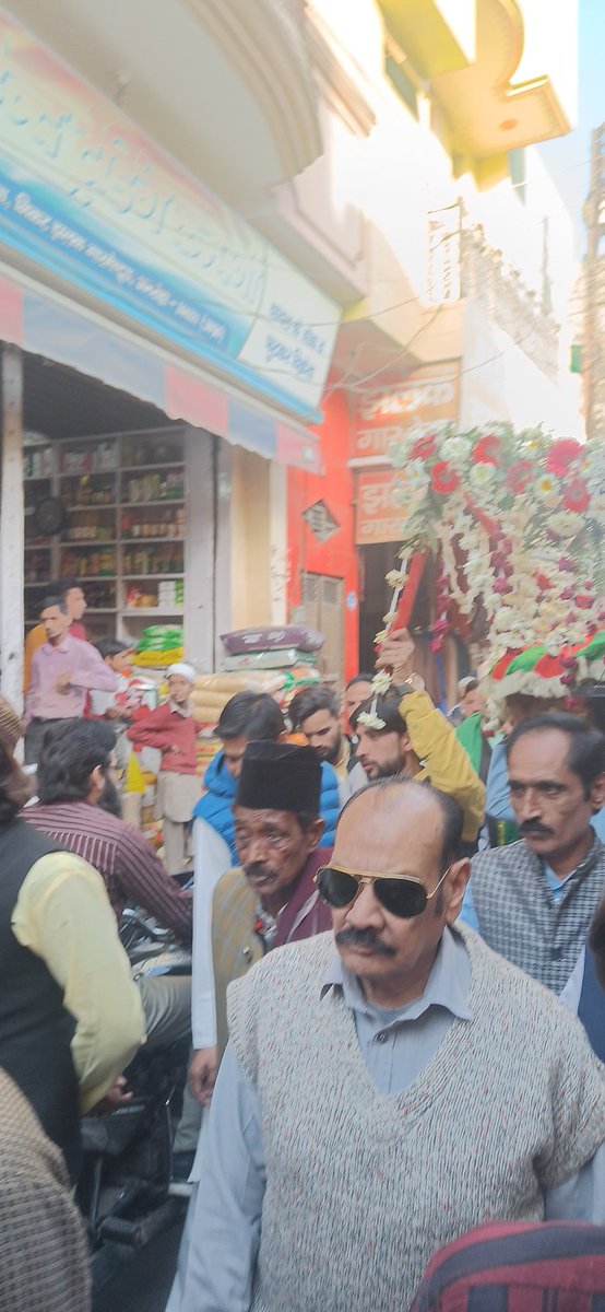 SyedShahvilayat's tweet photo. LIVE: चादर का जुलूस 680वी उर्स मुबारक के उपलक्ष पर सैयद हुसैन शराफुद्दीन शाह विलायत नक़वी दादेजी।
#UrsDadeji https://t.co/EYV99MwnK6