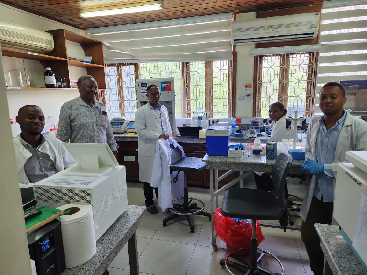 Professor David Ngassapa at the MUHAS Haematology Clinical Research Laboratory (HCRL) with Biomedical scientists.

Laboratory Science in MUHAS 

Monday, 13 February 2023
MPL Haematology, MUHAS

<a href="/muhimbiliuniver/">Muhimbili University</a> #sicklecell #Tanzania