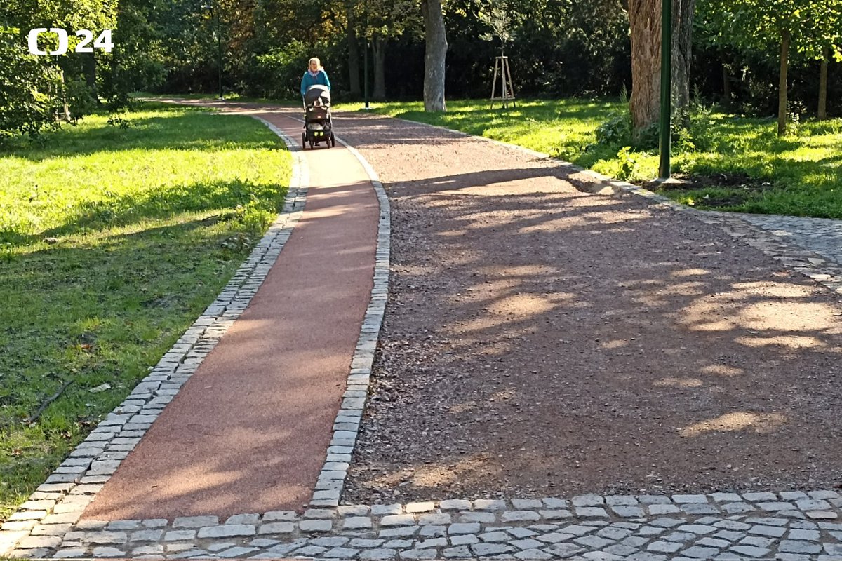 UdalostiBrno's tweet photo. Práce na novém povrchu cest v parku Lužánky skončily. Stály skoro 13 milionů korun, řekl primátorčin náměstek Jaroslav Suchý /KDU-ČSL/. Cesty byly podle něj ve špatném stavu a nehodily se do parku ani z historického hlediska. Rekonstrukci zaplatila Veřejná zeleň města Brna. #Brno https://t.co/AFib88cBLG