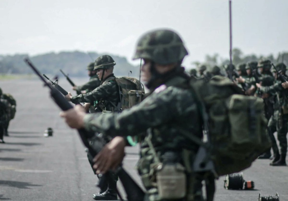 Infantry1000_2's tweet photo. "ซักซ้อมการตรวจสภาพความพร้อมรบ การฝึกเป็นหน่วยกองร้อย ในที่ตั้ง ประจำปี 2566 เพื่อให้กำลังพลที่เข้ารับการฝึกสามารถปฏิบัติร่วมกันจนเกิดความชำนาญ  ณ ร.15 พัน.2 ค่ายวชิราวุธ ต.ปากพูน อ.เมือง จ.นครศรีธรรรมราช

#ภาคกองร้อย66💂
#ศูนย์ประชาสัมพันธ์กองพันทหารราบที่2กรมทหารราบที่15📣 https://t.co/9mZjF3FN06
