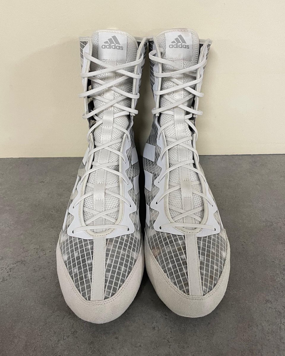 .<a href="/tommytntfury/">Tommy Fury</a>’s training boots freshened up, getting ready to knock that big stiff sweaty goth <a href="/jakepaul/">Jake Paul</a> out.