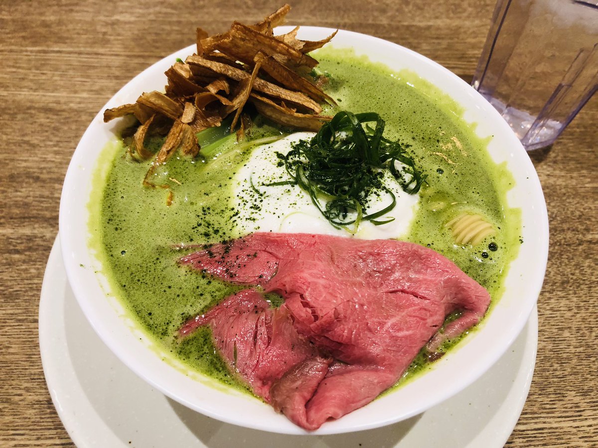kei_2741's tweet photo. 寒い日はラーメン。

…すごい色ね笑
(抹茶鶏白湯) https://t.co/sdKOr0COZS