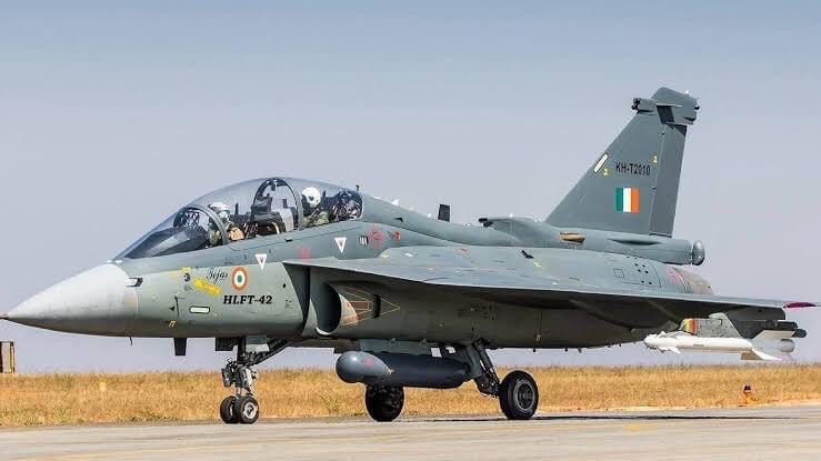 Devang_9o's tweet photo. HLFT-42 Fighter Jet 🛩️ 🇮🇳

शक्ति के प्रतीक हमारे बजरंग बली के फ़ोटो के साथ। 💪

The storm is coming…..🌪 https://t.co/Wzonzv9xV7