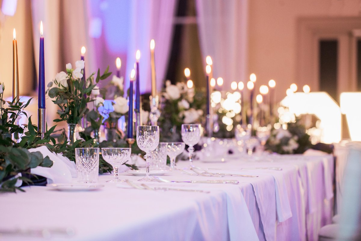 FlorissaDesigns's tweet photo. How I love a beautiful tablescape!
This clean and elegant design has to be one of my favourite. 
#wedding #Flowers #design https://t.co/RAWptv6pWp