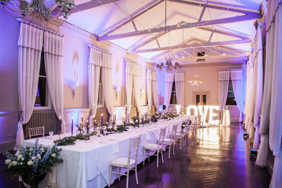 FlorissaDesigns's tweet photo. How I love a beautiful tablescape!
This clean and elegant design has to be one of my favourite. 
#wedding #Flowers #design https://t.co/RAWptv6pWp