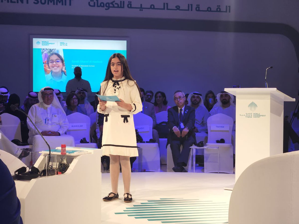 الطفلة الإماراتية سارة خالد شرف تجذب تصفيق قادة وممثلي دول "وقوفاً" بعد حديثها عن التنمية المستدامة خلال #القمة_العالمية_للحكومات  #الإمارات_اليوم