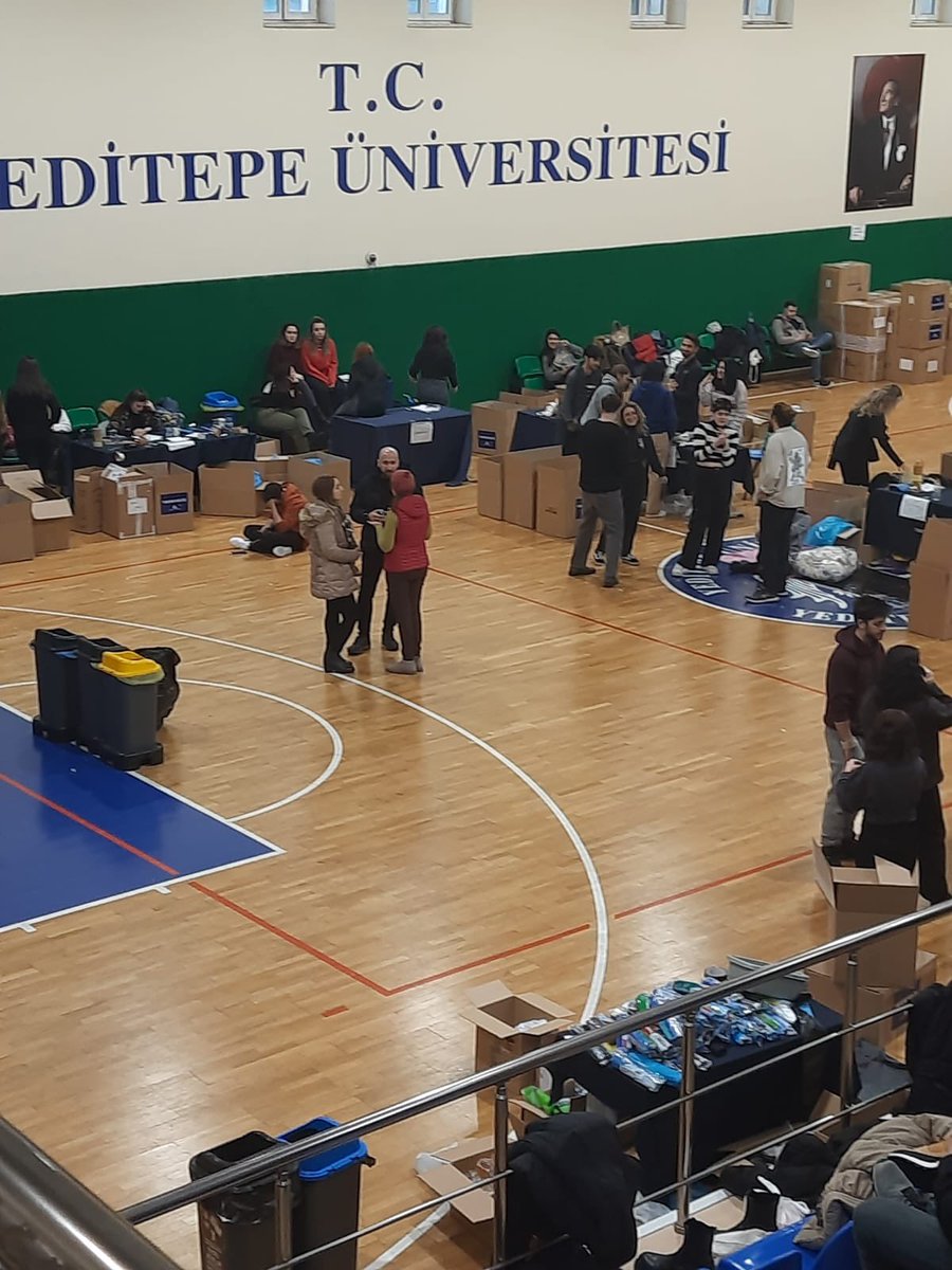 YUMEDinfo's tweet photo. Değerli Yeditepe Üniversitesi Mezunları Arkadaşlarımız,
Üniversitemiz ülkemizde yaşanan bu zor günlerde akademik kadrosu, öğrencileri ve mezunları ile beraber süreçte kenetlenmiş, yine Yeditepe Ailesinin birlik ve bütünlüğünü en iyi şekilde paylaşmıştır. 
Geçen hafta +++ https://t.co/MGDYCWZTa6