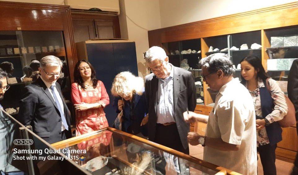 Raman Research Institute (@rri_bangalore) on Twitter photo Delighted to host #Nobel Laureate Prof. Serge Haroche <a href="/RRI_Bangalore/">Raman Research Institute</a>. He visited our labs and had engaging interactions with RRI faculty and PhD students!!
<a href="/IndiaDST/">DSTIndia</a> <a href="/PrinSciAdvGoI/">Principal Scientific Adviser, Govt. of India</a> <a href="/DrJitendraSingh/">Dr Jitendra Singh</a> <a href="/guptaakhilesh63/">Dr Akhilesh Gupta</a> <a href="/srivaric/">chandra Srivari</a> <a href="/TarunSouradeep/">Tarun Souradeep</a> Delighted to host #Nobel Laureate Prof. Serge Haroche <a href="/RRI_Bangalore/">Raman Research Institute</a>. He visited our labs and had engaging interactions with RRI faculty and PhD students!!
<a href="/IndiaDST/">DSTIndia</a> <a href="/PrinSciAdvGoI/">Principal Scientific Adviser, Govt. of India</a> <a href="/DrJitendraSingh/">Dr Jitendra Singh</a> <a href="/guptaakhilesh63/">Dr Akhilesh Gupta</a> <a href="/srivaric/">chandra Srivari</a> <a href="/TarunSouradeep/">Tarun Souradeep</a>