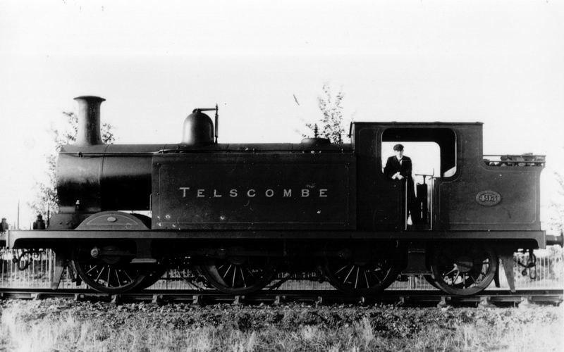 Wanted to revisit this accident since I wanted to know the name of the engine.

The E4 32493 is called 'Telscombe'
