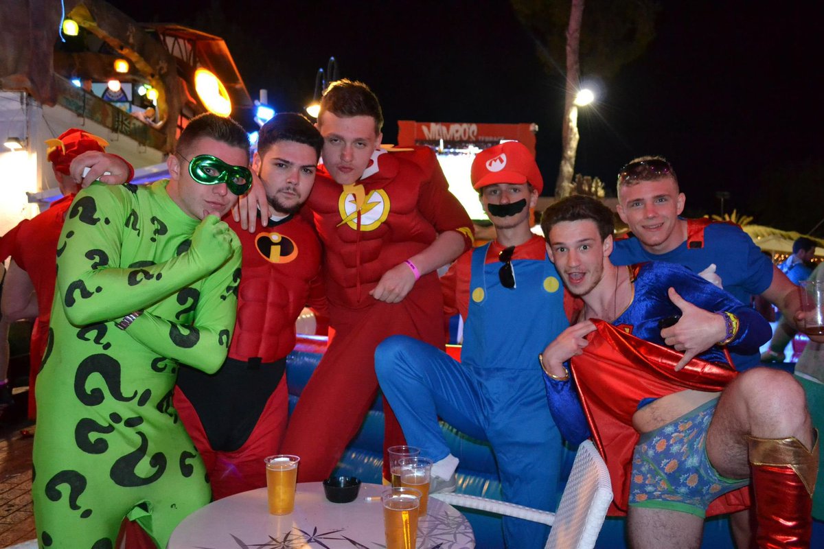 We are pleased to announce this years 𝗧𝗛𝗘𝗠𝗘 for the opening party is 𝗦𝗨𝗣𝗘𝗥𝗛𝗘𝗥𝗢𝗘𝗦 🦹‍♂️🦸‍♀️ We can’t wait to see your outfits! #majorcabeachrugby #rugby #beachrugby #party #costume #superhero #worldrugby