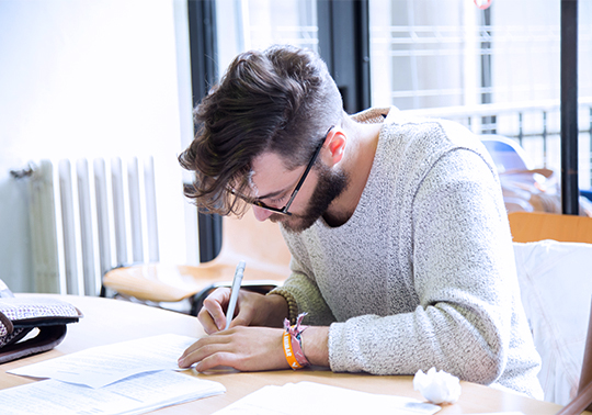 sestudUV's tweet photo. Convocatòria PEX-Santander 2023
Convocatòria de premis per estudiants que hagen obtingut Premi Extraordinari de Grau o Màster en centres propis de la UV en el curs 2021-2022
https://t.co/tjl4xTrRUa https://t.co/x7mzTBwwl5