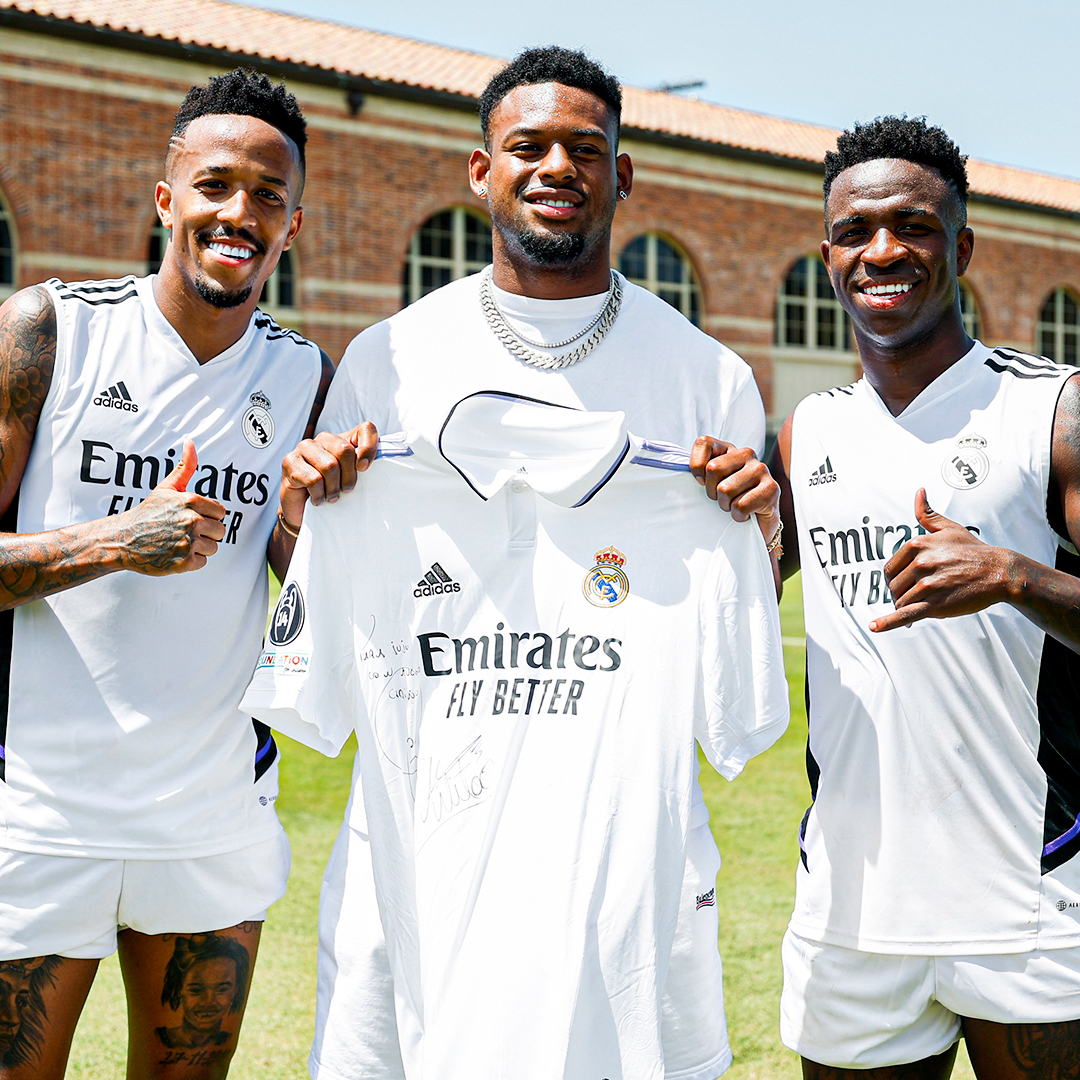realmadridfra's tweet photo. 🏆 🏈 Félicitations, @TeamJuju !
#SBLVII | @CHIEFS | @NFL https://t.co/vaOzQiiiRG