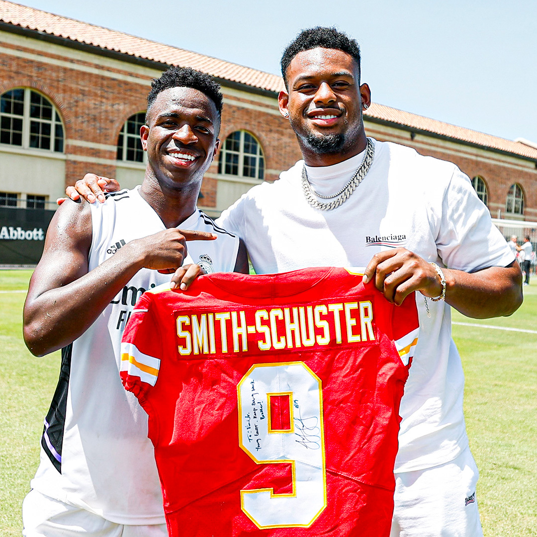 realmadridfra's tweet photo. 🏆 🏈 Félicitations, @TeamJuju !
#SBLVII | @CHIEFS | @NFL https://t.co/vaOzQiiiRG