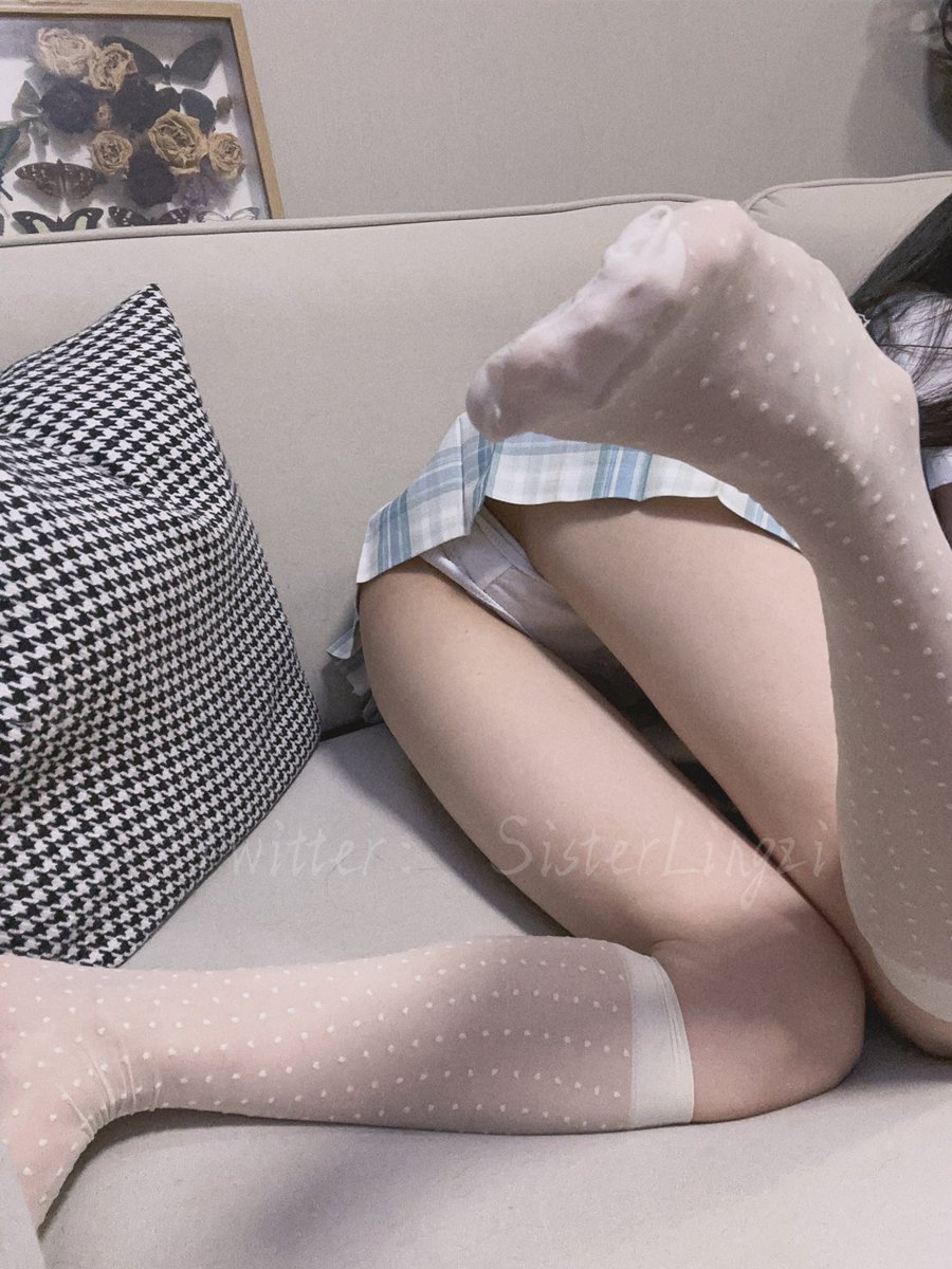 福利姬玲子分享的黄推图片2 - 网红私拍内容