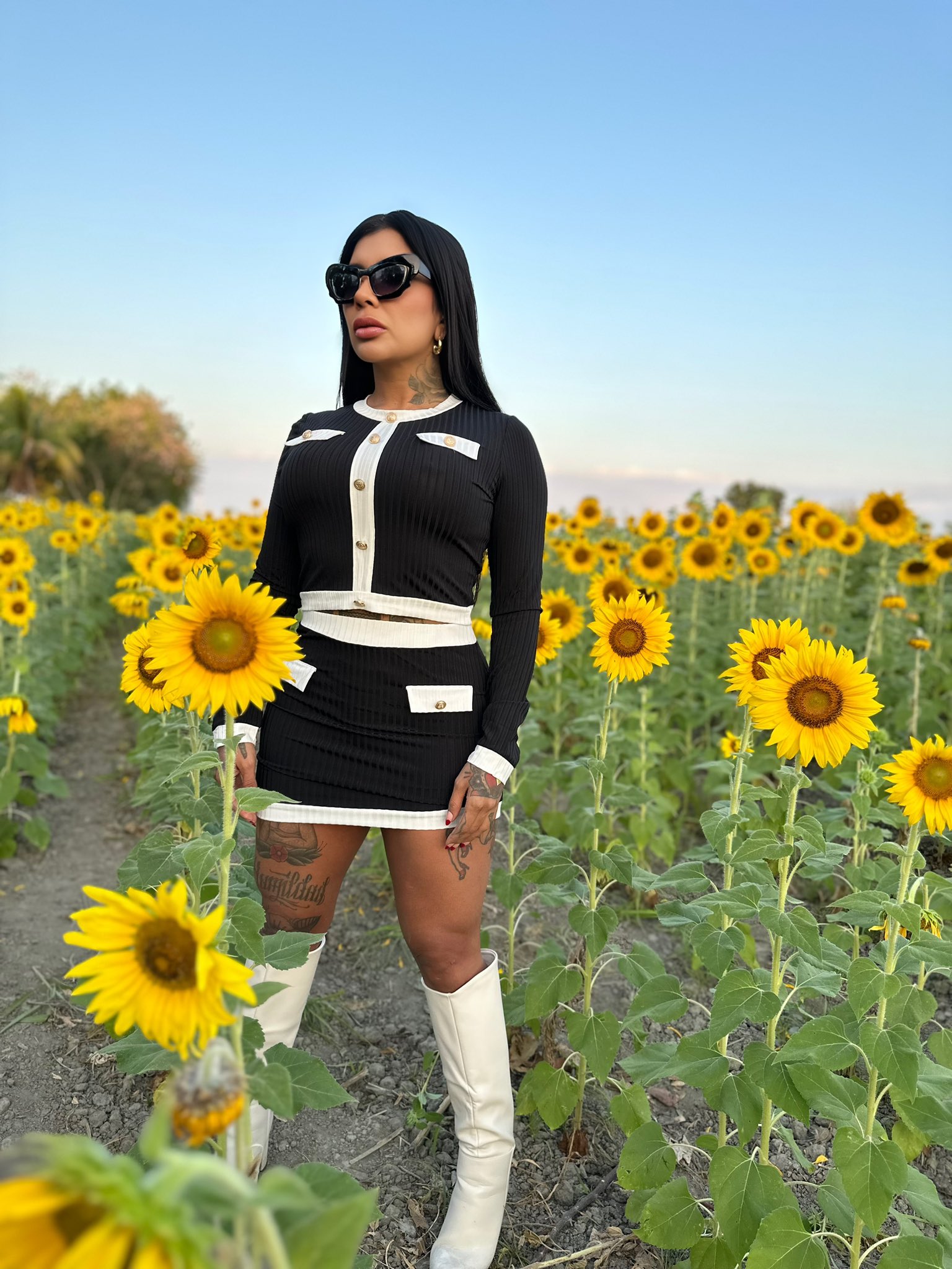 TW Pornstars - 2 pic. YeiLove. Twitter. ¿Por qué si voy a un campo de