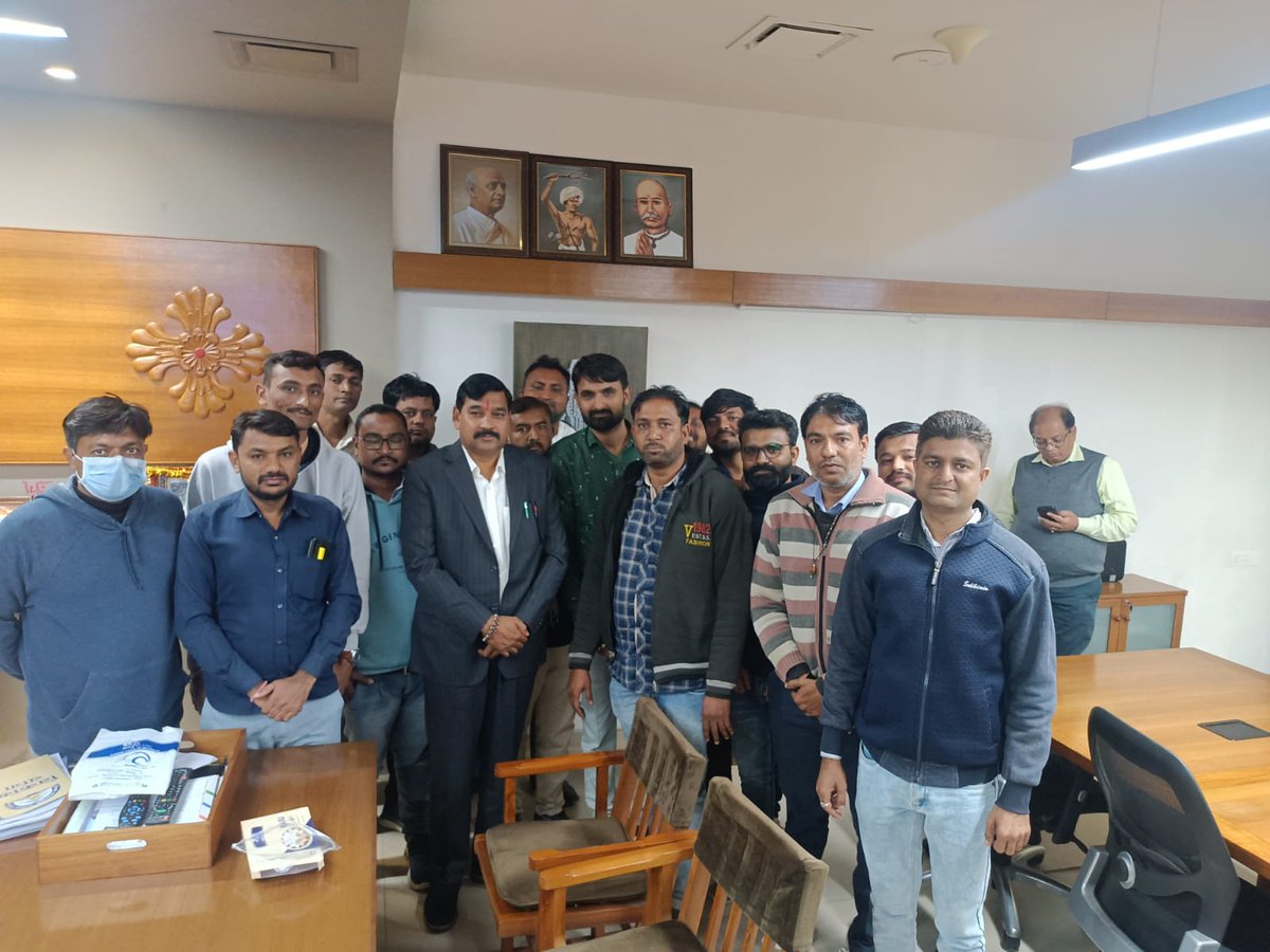 કુબેરભાઈ ડિંડોર સાહેબગુજરાતની જનતાએ ભાજપ સરકારને જંગી બહુમતી આપેલી છે એવી જ રીતે આપ પણ ગુજરાતનીદરેક શાળાને પૂરતા શિક્ષકો આપવા આ જ ભરતીમાંજંગી વધારો આપો એવી આશા અને અપેક્ષા છેગુજરાતના બાળકો અને વિદ્યા સહાયક ઉમેદવારોનુંભાવી આપના હાથમાં છે તો આપ પૂરતો ન્યાય આપશો એવી આશા
<a href="/kuberdindor/">Dr. Kuber Dindor</a>
