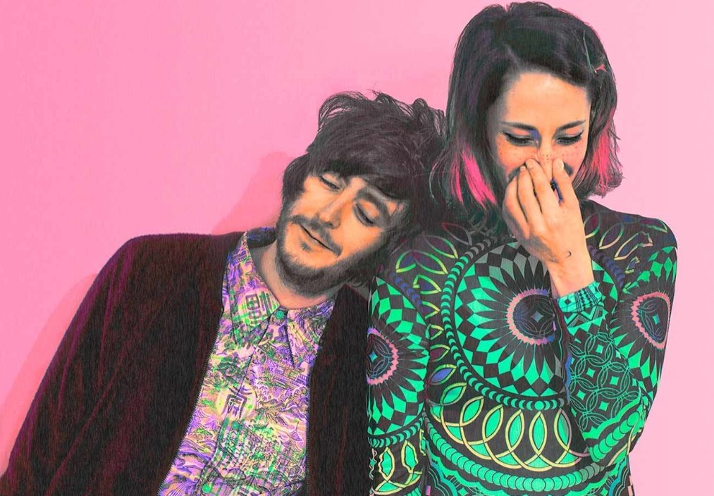 Lunes de rascar minutos de sueño en cualquier lado...

Buenos días, freerockers ☕