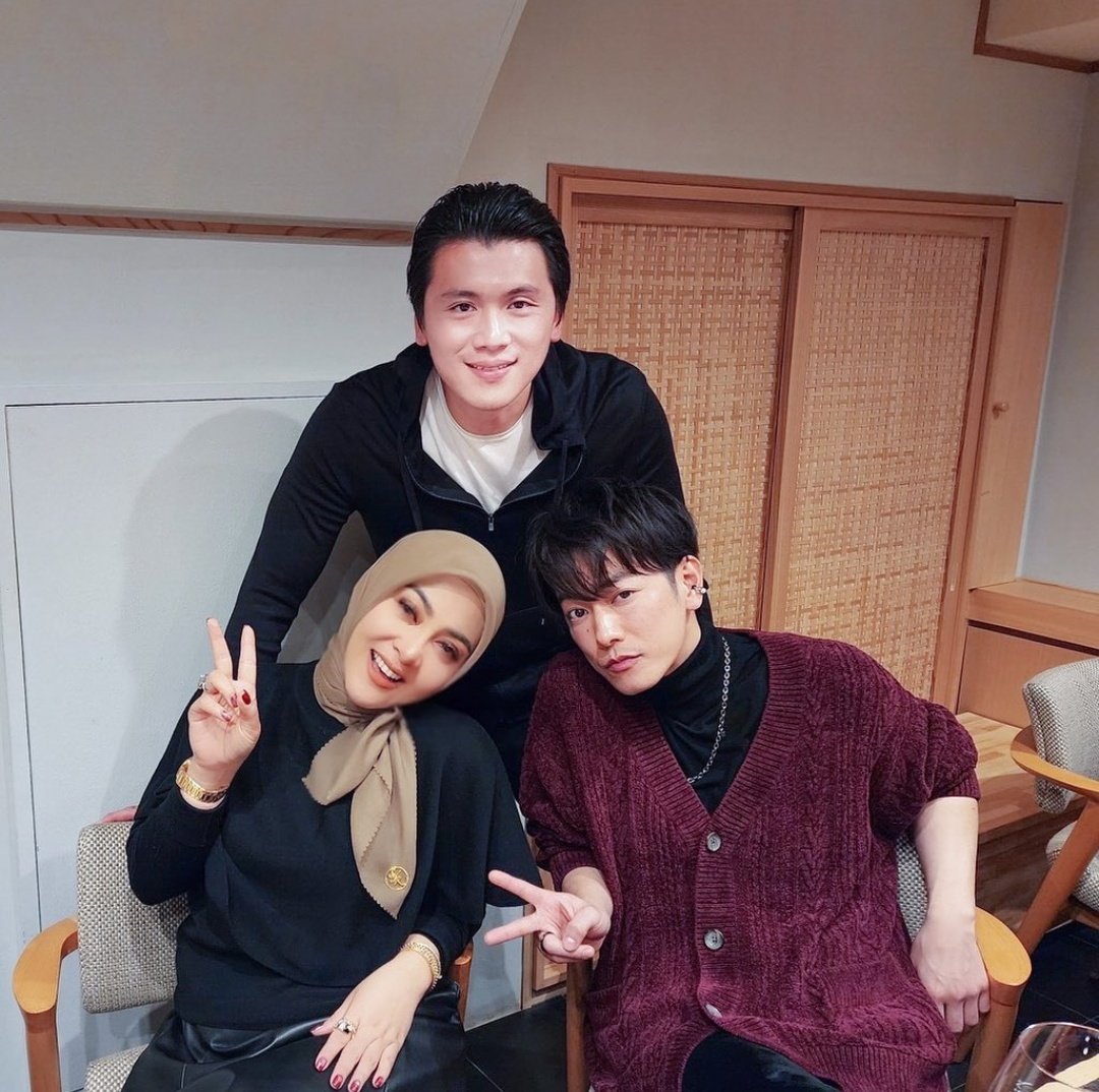 -hey dunia makin aneh, bisa-bisanya TAKERU SATOH NGERAYAIN ULTAH PERNIKAHANNYA SYAHRINI 😭