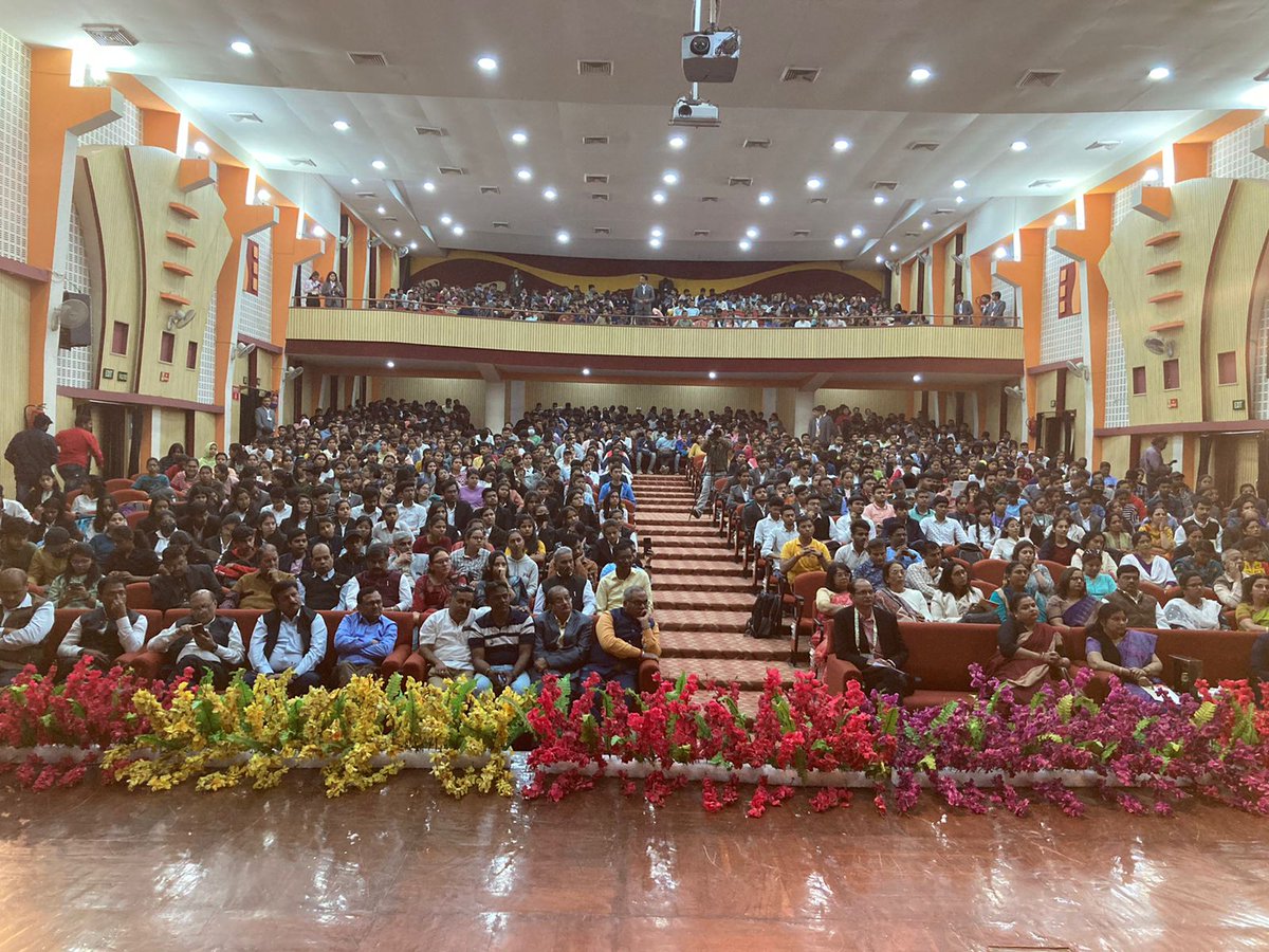 RIS_NewDelhi's tweet image. Illustrious participation of leading experts from India &amp;amp; abroad, graced by Dr Mohan Yadav Hon. Minister @MP_MyGov, great enthusiasm among students at Indore #DAVV for #G20 #UniversityConnect @PMOIndia @CMMadhyaPradesh @harshvshringla @Sachin_Chat @doctorsumitseth @JansamparkMP