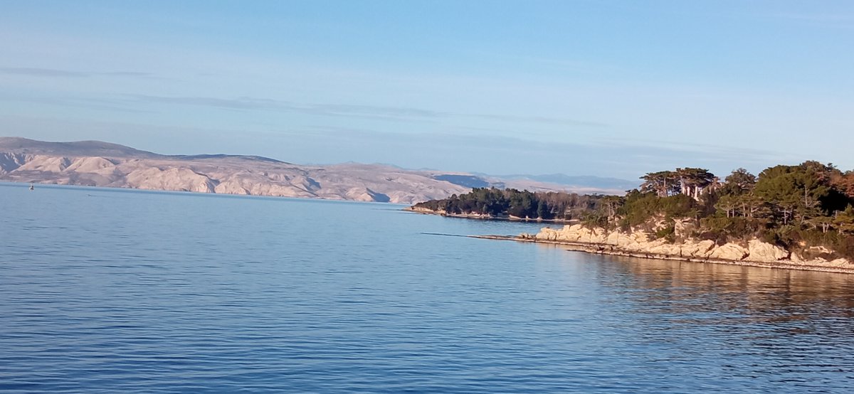 DHMZ_HR's tweet photo. "#Bonaca nakon bure"

Idealno vrijeme za izlet s Raba na #Krk, kaže naš #kapetan ⛵ Ivan Kucich. 

S obzirom na to da su fotografije snimljene u subotu, nadamo se da ste taj dan iskoristili za odmor i uživanje. https://t.co/cNXtmv3lye