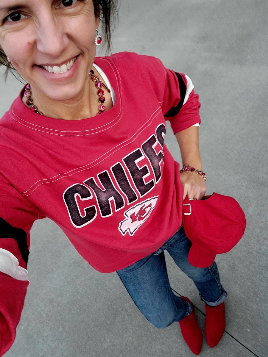 CarrieTergin's tweet photo. New & favorite #Chiefs shirt from @CarriesHallmark! (Actually I got my hat, shoes, earrings, necklace, bracelet & rings there too!) #CarriesHallmark #FashionMayor #HallmarkMayor #Hallmark @Hallmark @Chiefs #ChiefsKingdom โค๏ธ๐ https://t.co/yxQjigDalV