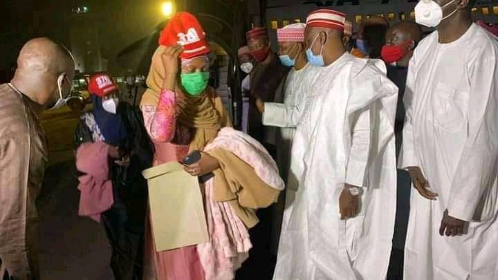 SSKachako's tweet photo. 2 years back On 13/02/2021
 
@ Malam Aminu Kano International Airport Kano whence His Excellency Dr. Rabiu Musa Kwankwaso Received The Arrivals of another batch of Kwankwasiyya Students #KDF370 from India Sponsored by Kwankwasiyya Development Foundation to study different courses https://t.co/Vgc99hJzjE