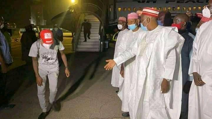 SSKachako's tweet photo. 2 years back On 13/02/2021
 
@ Malam Aminu Kano International Airport Kano whence His Excellency Dr. Rabiu Musa Kwankwaso Received The Arrivals of another batch of Kwankwasiyya Students #KDF370 from India Sponsored by Kwankwasiyya Development Foundation to study different courses https://t.co/Vgc99hJzjE