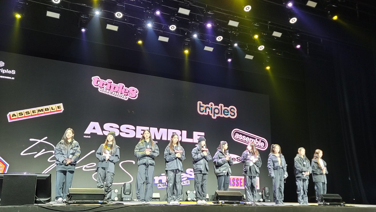 kvibe_yonhap's tweet photo. Check out the 10 members of #TripleS at the showcase of their new album ‘#ASSEMBLE’! 💗💓💗

#트리플에스 #DIMENSION .@triplescosmos https://t.co/CZvZfB42Nr
