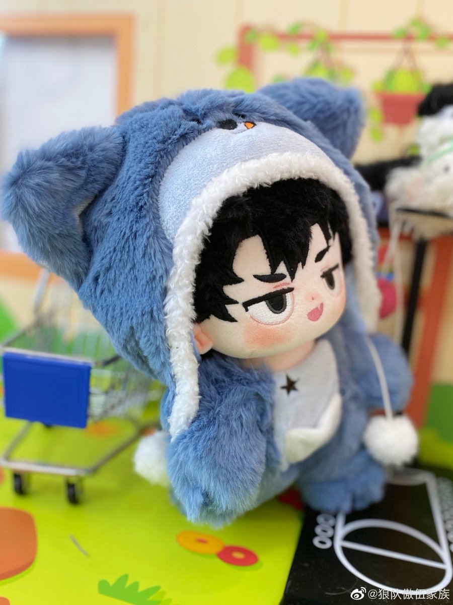 WolvesIDV_Intl's tweet photo. #Wolves_Alex's Character Doll is here! The doll has 3 outfits: team uniform, hoodie, and pyjama. You can choose to buy the outfit that you want! The ears are magnetic so it's removable. The hair is made of rabbit fur and he has an ahoge too, isn't that cute~?โ
#Wolves_Merch https://t.co/KjLyogbbA6