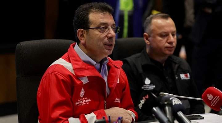 AL SEPETTEN BİR KOMİK DAHA

İmamoğlu :"Keşke buradan tüm İstanbullulara gece rahat uyuyun diyebilsem"demiş...
ÇÜŞŞŞŞŞŞŞŞŞŞ_ŞŞŞ !
Seçim öncesinde deprem için verdiğin
100.000 konuttan  bahset be adam !,,