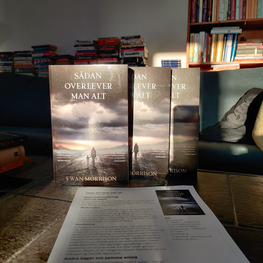 ScreamingRecs's tweet image. Så landede en superfin lektørudtalelse på "Sådan Overlever Man Alt" af @MrEwanMorrison 🙏💎🧡

Der står bl.a.: "En meget læseværdig dystopisk roman, hvor spændingen er i top" og den rundes af med "Anbefales indkøbt til alle biblioteker"!  🥰
#screamingbooks #ewanmorrison