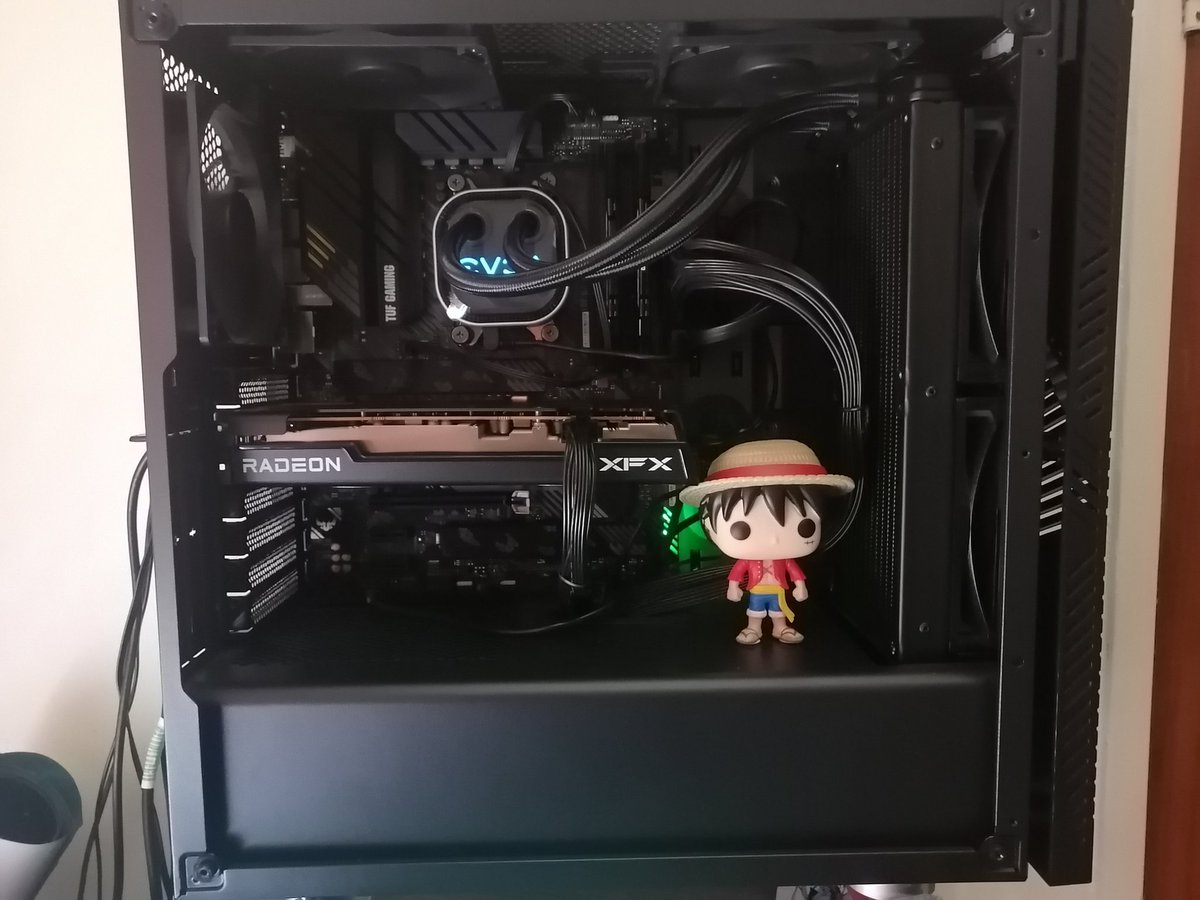 FirnenFire's tweet photo. @wootware @AocSouth @wootware @AocSouth This big baby really likes to annoy his older sister by sitting on her. Here's my pc I built from @wootware in 2021/22. https://t.co/ATvjZA8Xfa