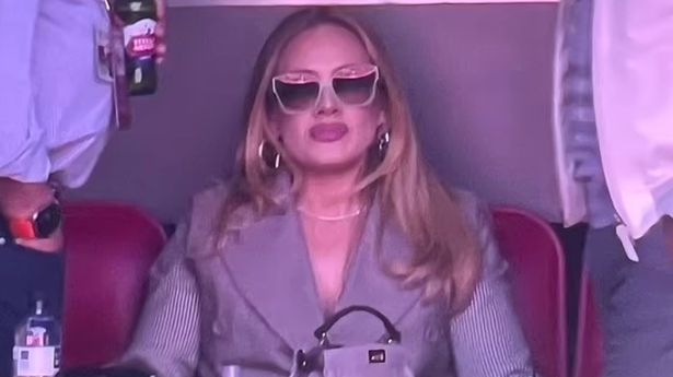 rgboro's tweet photo. Adele using the Superbowl to audition for White Lotus Season 3. https://t.co/xwX0Pl2iYZ