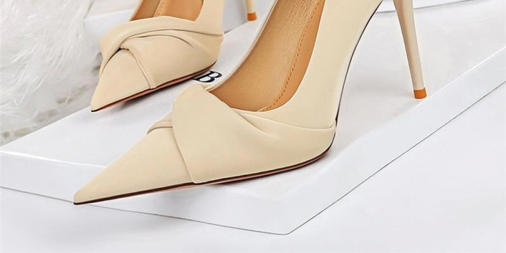 GetNsale's tweet photo. Thats Amazing See More at.. https://t.co/dRkIyB7Otb
#Humanbody #Automotivedesign #Basicpump #Wood #Highheels #Beige #Sandal #Foot #Humanleg #Font https://t.co/fiN8md2aoE