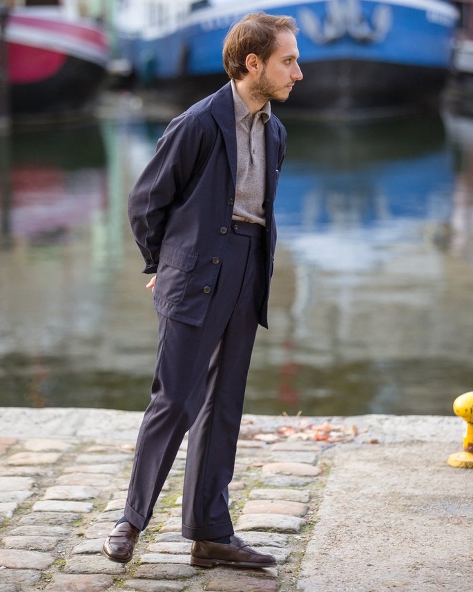 The Kelly Sports Collar worn here by @leindispensablesparis