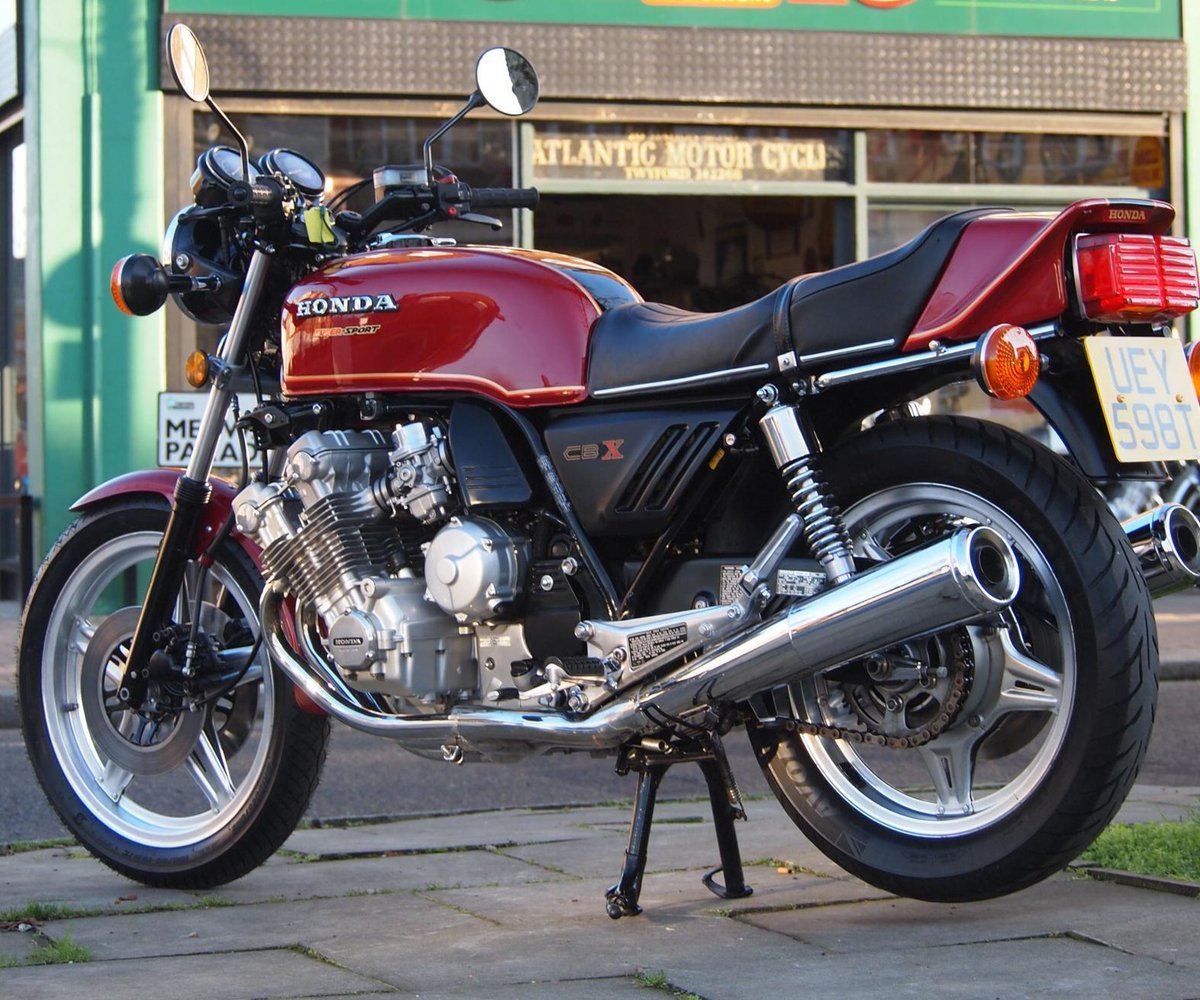 classicbikeshow's tweet photo. 1979 Honda CBX1000, very rare. Electric start,5 speed manual. Yours on eBay for just under £22,000. Lovely.
#classicbikeshows #motorcycle #motorbike #motorcyclelife  #classicmotorcycles #classicbikes #motorcycleevent https://t.co/eNyRyJ45YN