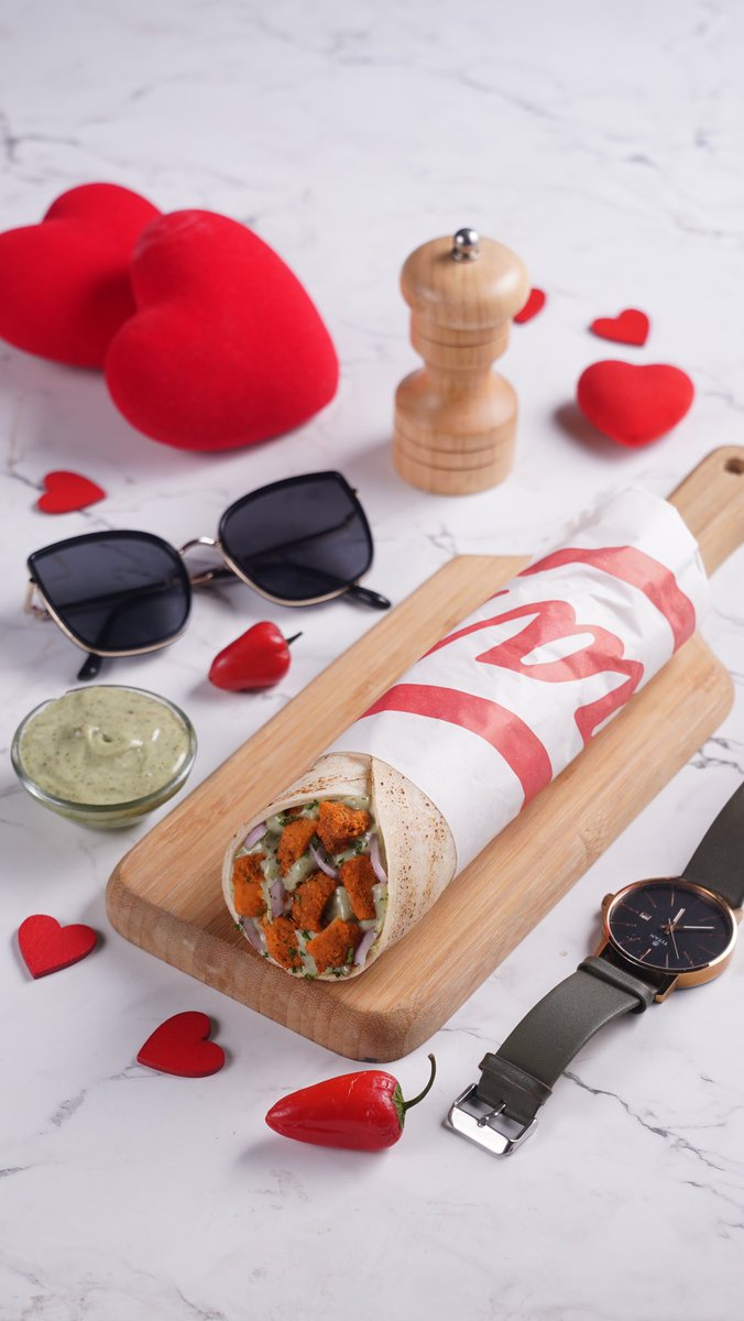 faasos's tweet photo. How we want our bae to look😍🤤 

Checkout our #DateAWrap collection and get ₹125 off on orders above ₹299! 
Link in Bio 😋 https://t.co/cBBauFamlE