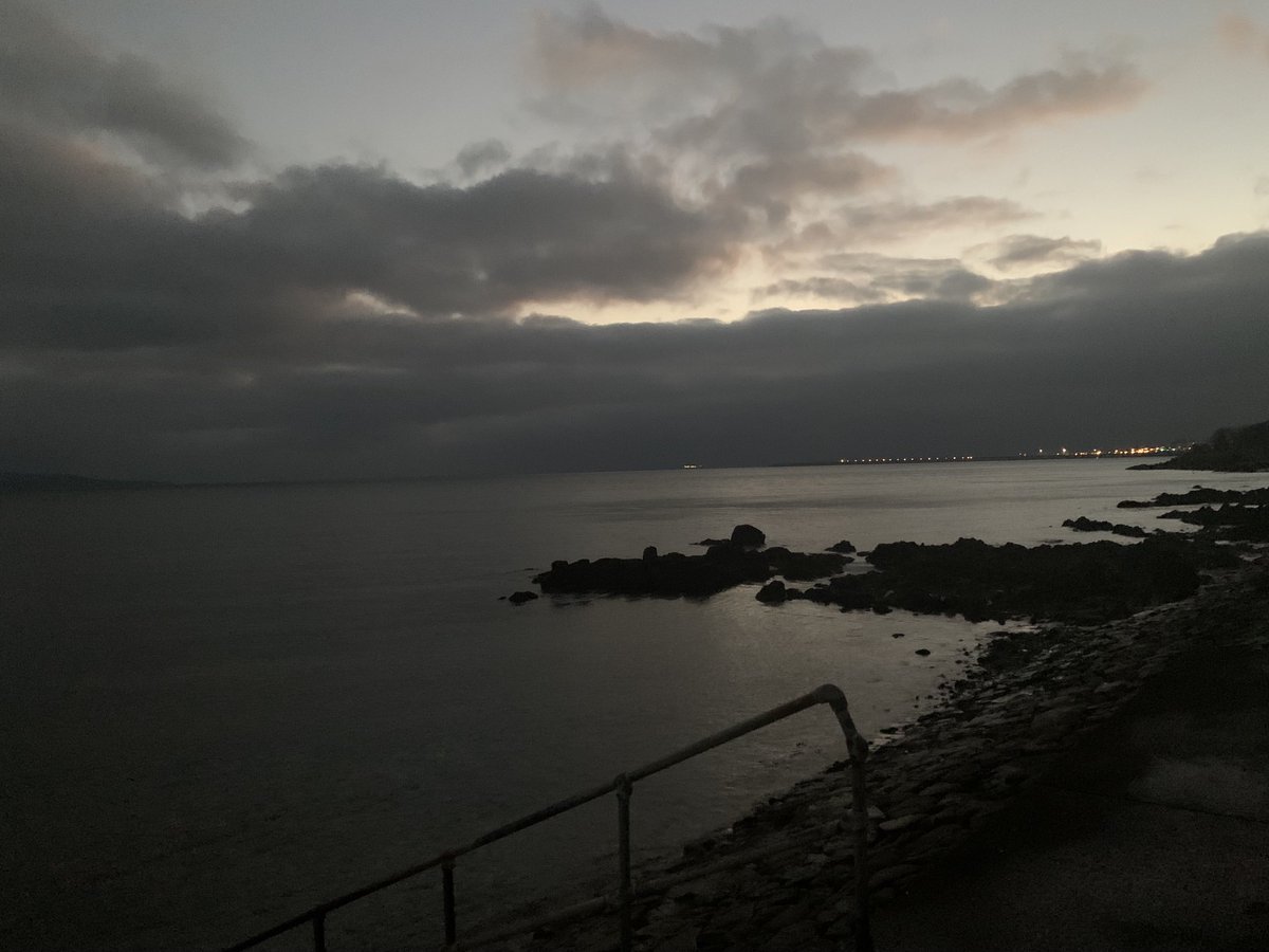 lilycogan's tweet image. 7am 13th February 2023 #Blackrock💙

Morning wade &amp;amp; hot coffee 🥶🏊🏻‍♀️☕️ 

Very light traffic this morning. Do all school children drive? 👧🏻🧒🏻🚙🚗

#MidtermBreak