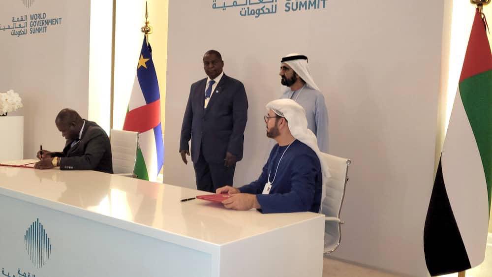 Invité par le Gouvernement des Émirats Arabes Unis, je suis arrivé hier matin à  #Dubai pour prendre part au sommet sur la gouvernance mondiale qui va se tenir du 13 au 15 février 2023.

#UAE #RCA #EAU
1/3