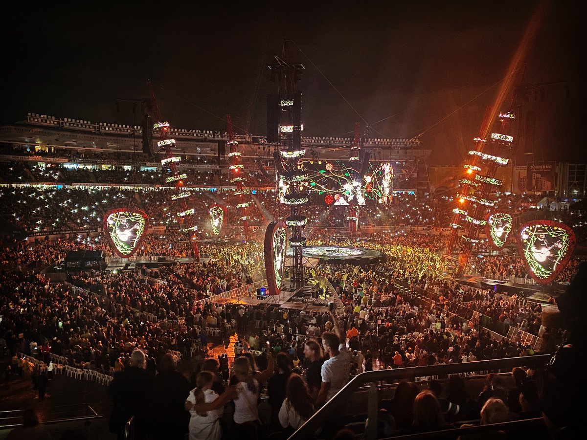 ClarkChef's tweet image. We had an amazing family night out at Eden Park watching Ed shareen.