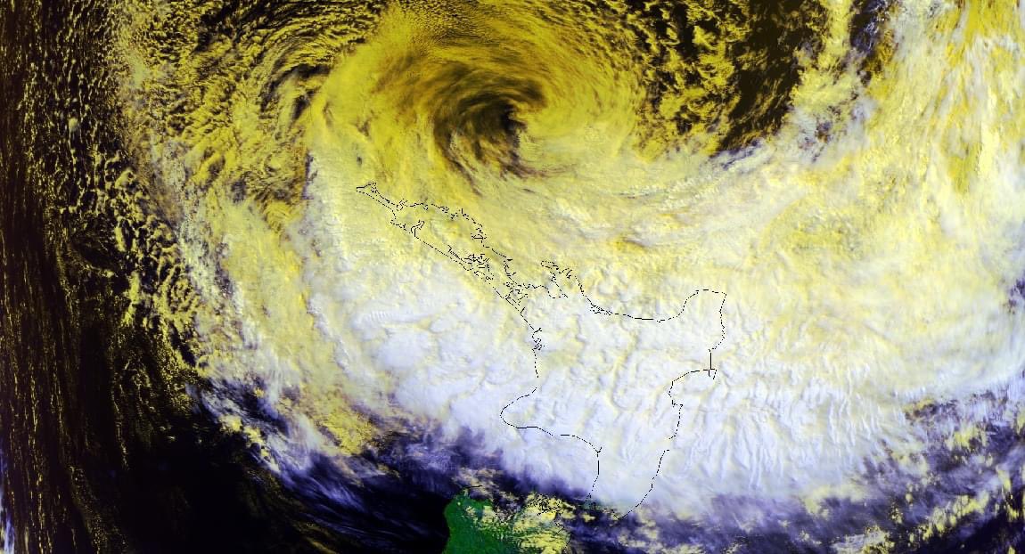 ClarkChef's tweet image. You can see why the north island is in a state of emergency ‼️ hold on New Zealand.