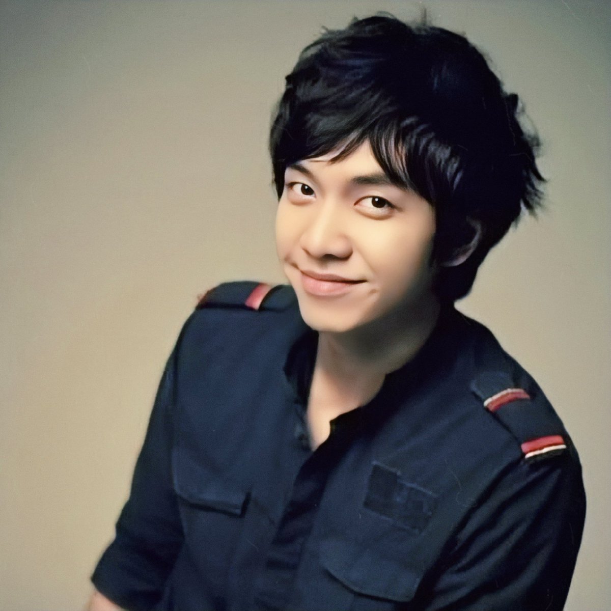 ad6egS1yRnD9Pyn's tweet photo. #이승기 #LeeSeungGi 
🥰❤️🤟 https://t.co/VocMbnYGK5