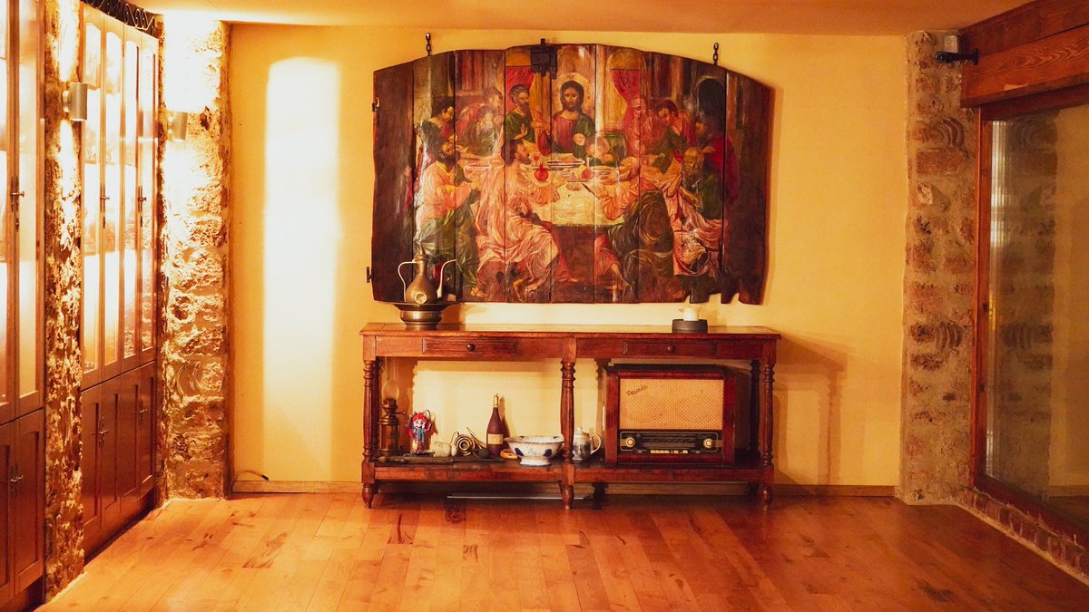 ToAuthentiko's tweet image. Στο  Κτήμα Χρυσοχόου  ένα κτήμα από τα μεγαλύτερα της περιοχής της #Νάουσας,
το #ΑΥΤΕΝΤΙΚΟ  ξεχώρισε  τον ιδιαίτερα όμορφο χώρο γευσιγνωσίας με τα εντυπωσιακά μεγάλα ξύλινα τραπέζια τους πίνακες και τις δημιουργίες που την διακοσμίζουν.

facebook.com/ToAuthentiKo20…