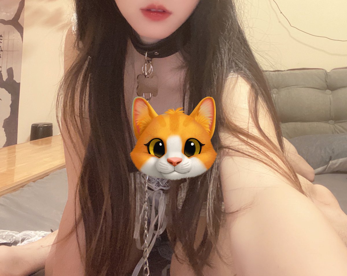 忙于论文，心烦意乱
于是拿起工具自拍，勾引一下主人
#调教