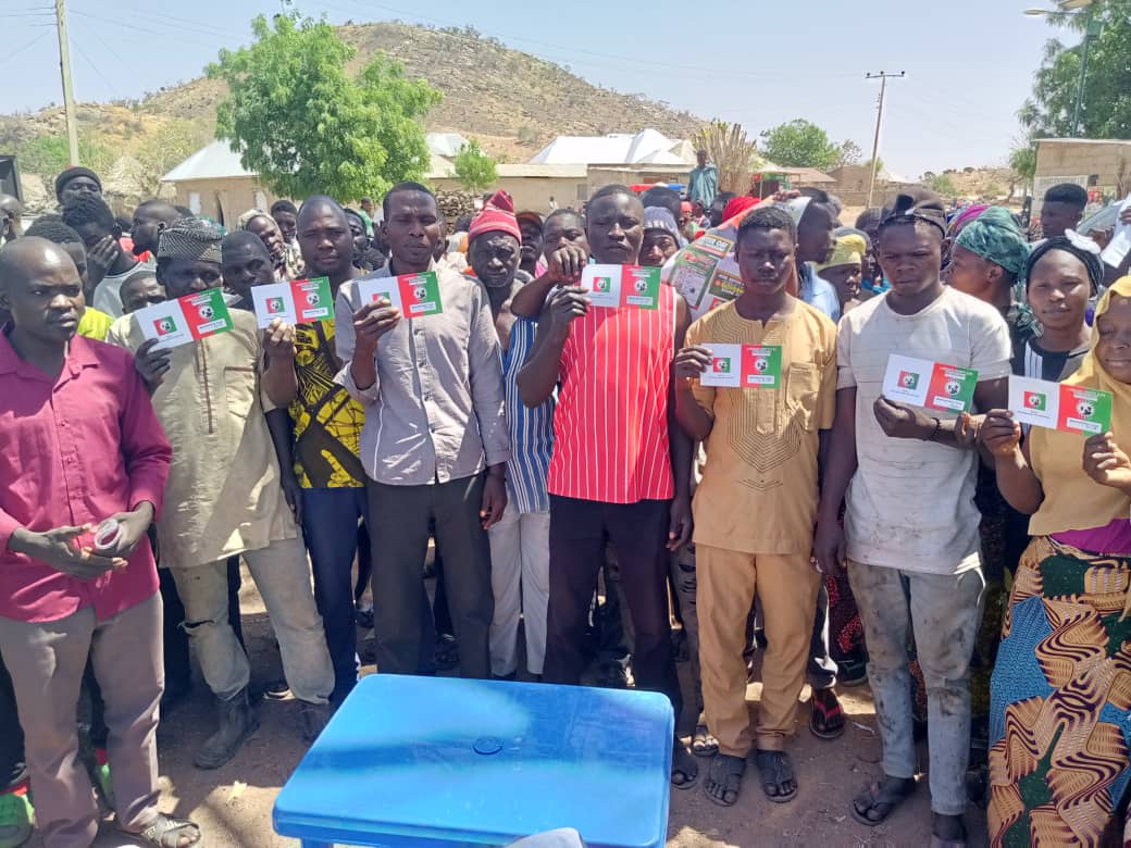 PO_GrassRootM's tweet photo. Grassroots sensitization in Shongom LGA of Gombe State.  Normal campaign rally is over we are now taking grassroots mobilization and sensitization back to back in every community and village. Preach about Peter  Obi and a new Nigeria for someone today. #ObiDatti2023 https://t.co/nru08T9bWM