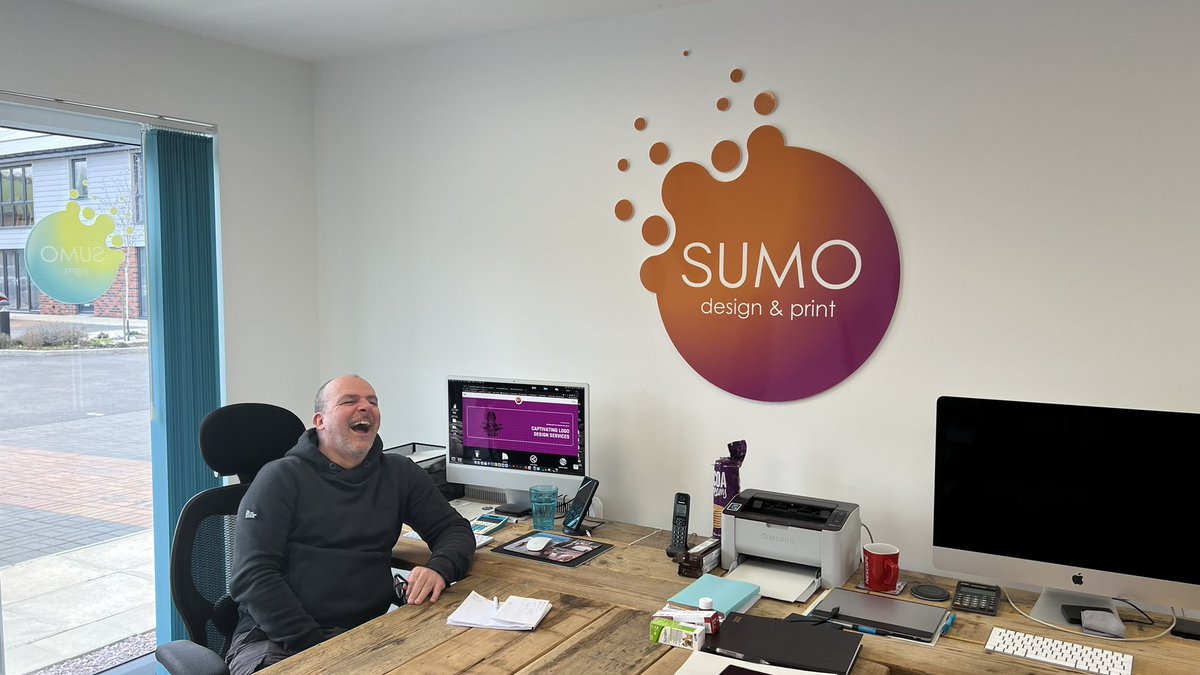 hellosimonhq's tweet image. Why visit clients? 

Because sometimes you just need to be reminded of the face of the voice that says &quot;I don&apos;t like the colour&quot; 🤣

A lovely day with the Sumo team. Great coffee, a fab lunch &amp;amp; awesome company 👌🏼

 #ClientMeetings #WebDesignerProblems #HumanInteractionIsImportant