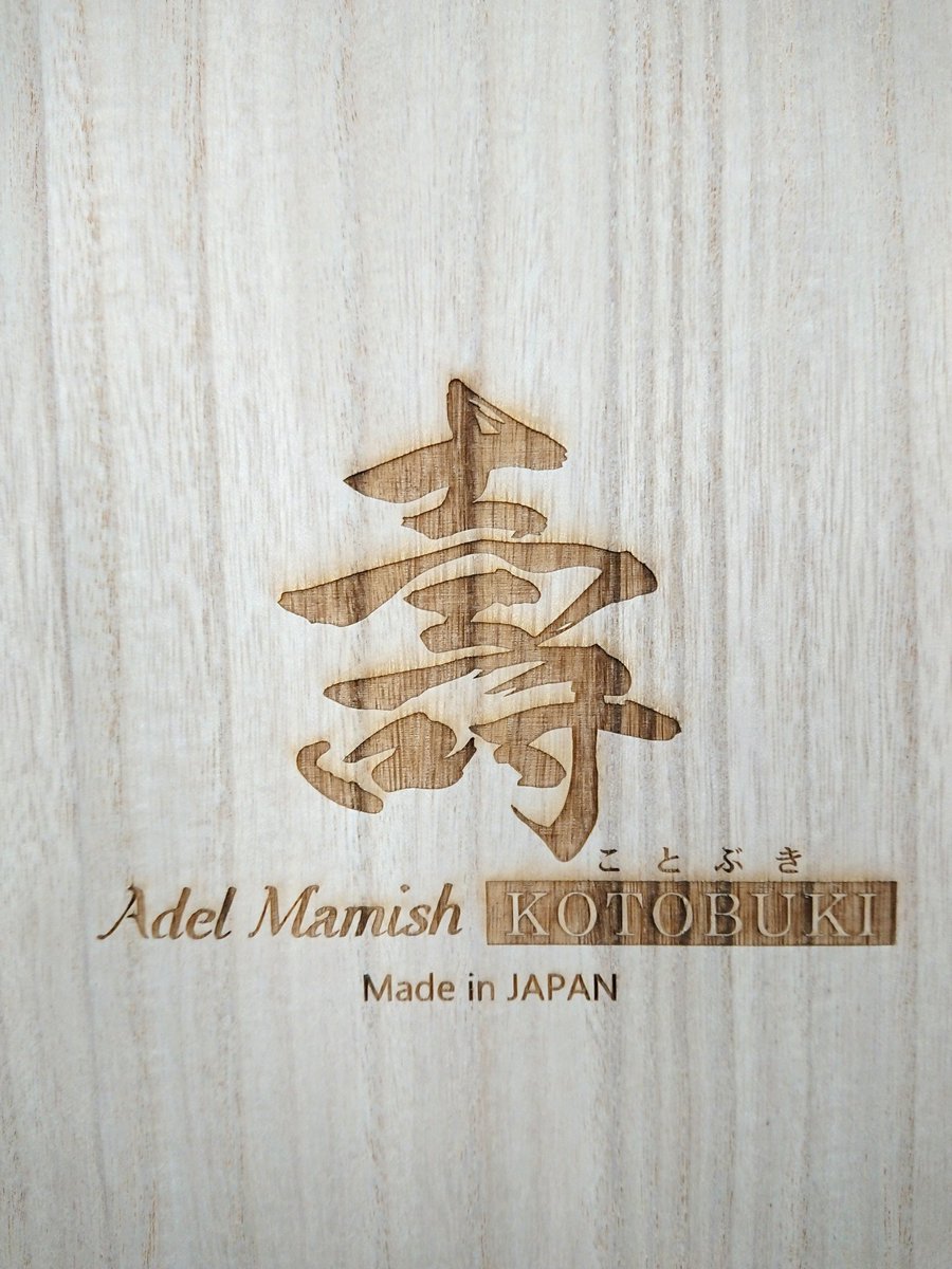 moirajapan's tweet photo. adel-mamish謹製ショートブーツ用ケース(桐製)が完成しました。
昨年秋はロングブーツ用のケースがパリコレに旅立ちましたが、さて、今度はブーツと一緒にどちらに連れてってくれるのでしょうか?
#adelmamish
#MadeInJapan
#MadeInNiigata
#paulownia
#bootcase
https://t.co/e5kVTfBp3S https://t.co/ydmJlbi9Ix