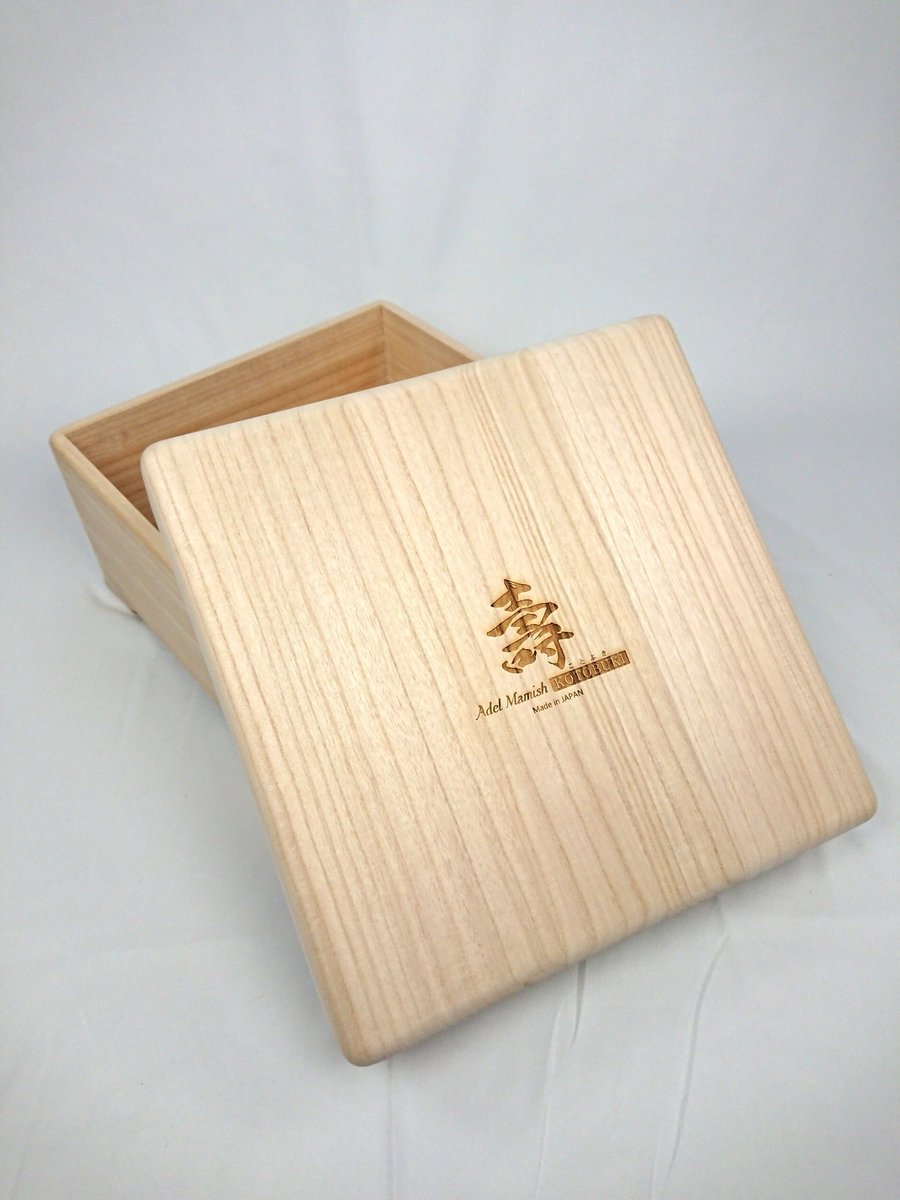 moirajapan's tweet photo. adel-mamish謹製ショートブーツ用ケース(桐製)が完成しました。
昨年秋はロングブーツ用のケースがパリコレに旅立ちましたが、さて、今度はブーツと一緒にどちらに連れてってくれるのでしょうか?
#adelmamish
#MadeInJapan
#MadeInNiigata
#paulownia
#bootcase
https://t.co/e5kVTfBp3S https://t.co/ydmJlbi9Ix